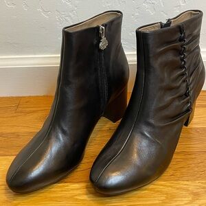 BETTYE MULLER CONCEPT Deena Leather Black‎ Zip Leather Ankle Booties Size 9 Bee